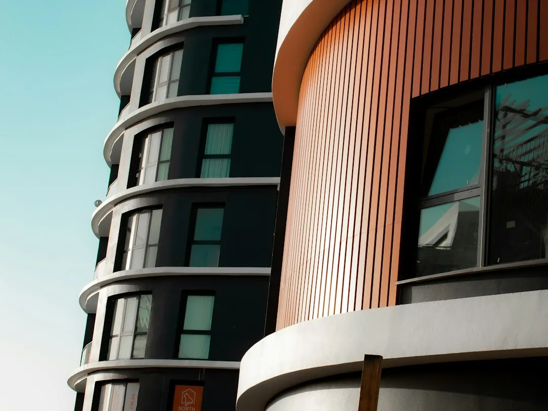 2025年手机配件技术趋势：数据线快充与蓝牙耳机音质升级解析